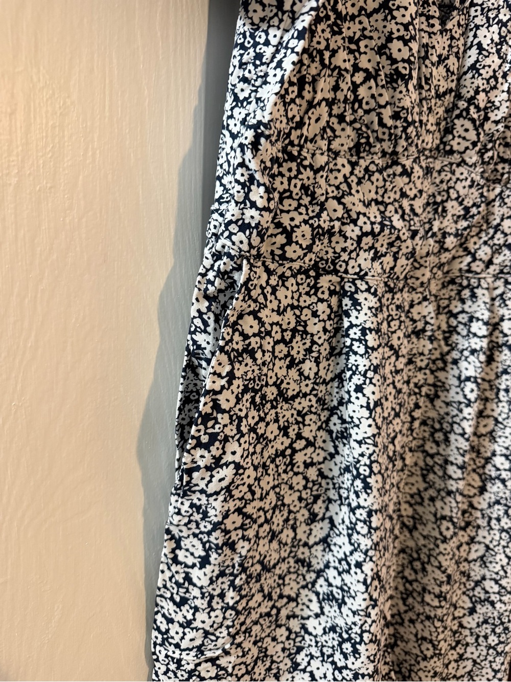 Old Navy White & Navy Floral Jumpsuit with Puff Sleeves - Picture 3 of 3